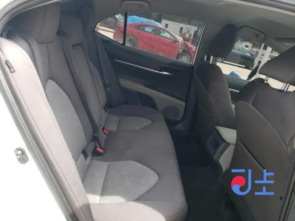 Toyota Camry 2017 White — AXVH701018194 - Image 8