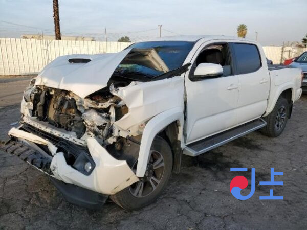 2017 Toyota Hilux White — MR0DX8CD3H0401310