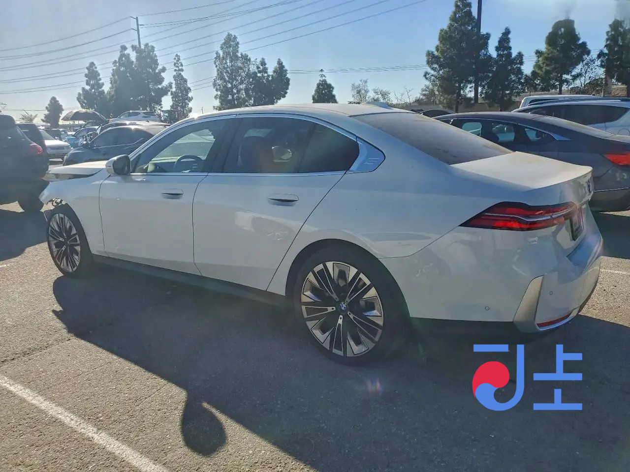 2024 BMW 520i White — WBA21FJ08RCR34584 - Image 3