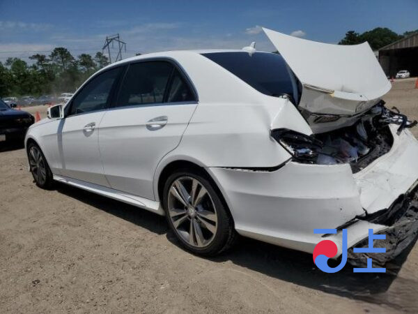 2014 Mercedes-Benz E300 4Matic White — WDDHF8BB0EB072526 - Image 3