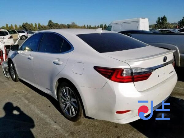2016 Lexus ES300H White — JTHBW1GG8G2127740 - Image 3