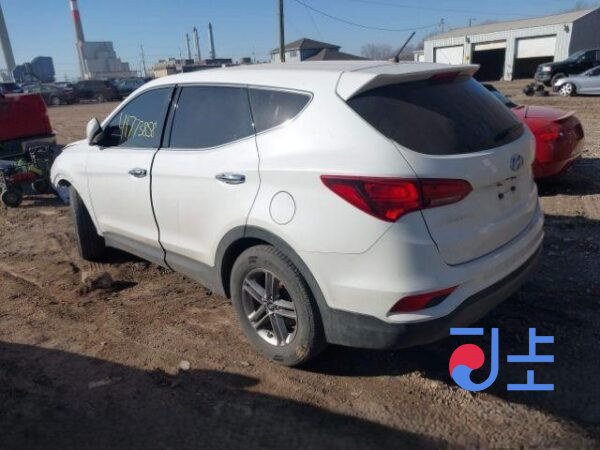 2018 Hyundai SantaFe White - KMHS281BDKU059780 - Image 3