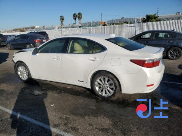 2015 Lexus ES300H White — JTHBW1GG8G2111182 - Image 3
