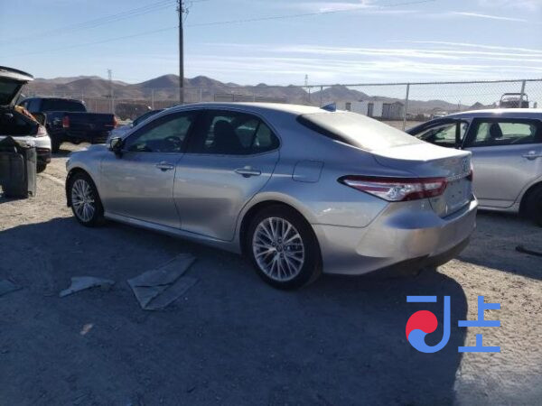 2017 Toyota Camry Hybrid Silver — AXVH70-1002697 - Image 3