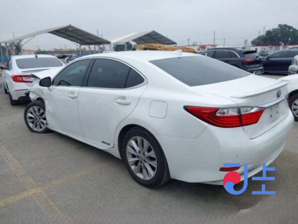 2015 Lexus ES300H White — JTHBW1GG2F2078615 - Image 3
