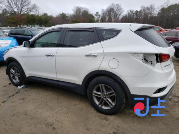 2018 Hyundai SantaFe White - KMHS381CBKU011363 - Image 3