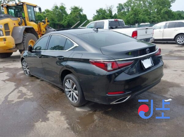 2021 Lexus ES300H Black — JTHBA1C12M2005239 - Image 3