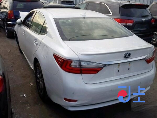 2016 Lexus ES300H White — JTHBW1GG9H2144810 - Image 3