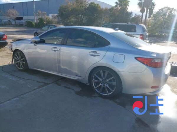 2014 Lexus ES300H Silver — JTHBW1GG1E2074831 - Image 3