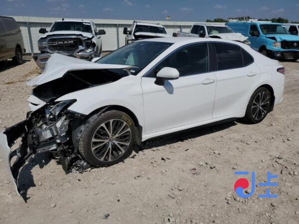 Toyota Camry 2017 White — AXVH701009265