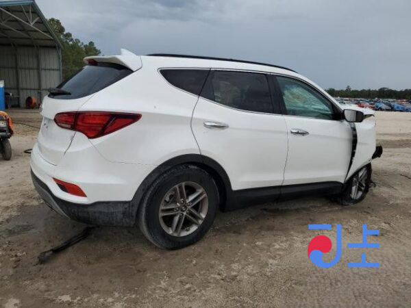 2018 Hyundai SantaFe White - KMHS381CDKU025175 - Image 4