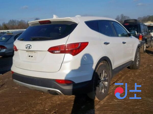 2014 Hyundai SantaFe White - KMHSW81UBFU394706 - Image 4