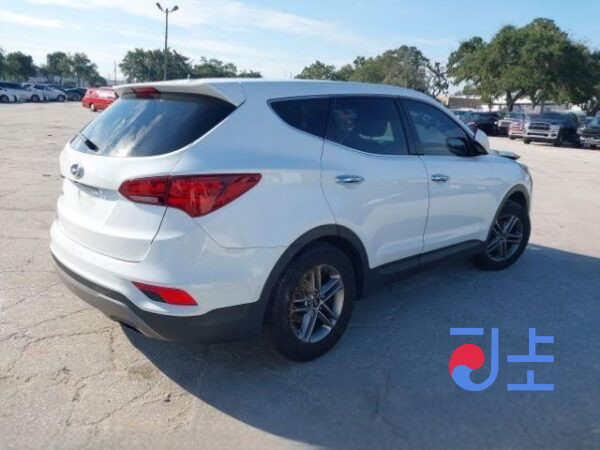 2018 Hyundai SantaFe White - KMHS381BBKU008140 - Image 4