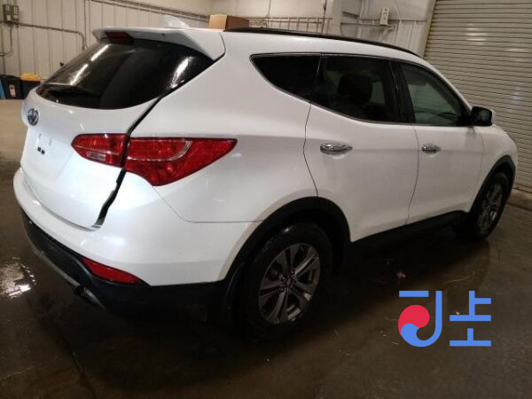 2016 Hyundai Santa Fe White - KMHSW81XDHU727247 - Image 4