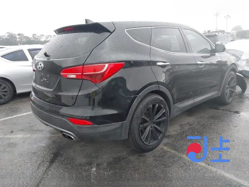 2016 Hyundai SantaFe Black - KMHSW81UBGU693375 - Image 4