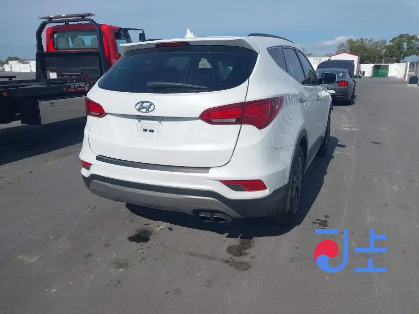 2017 Hyundai SantaFe White - KMHSW81UBJU811471 - Image 4