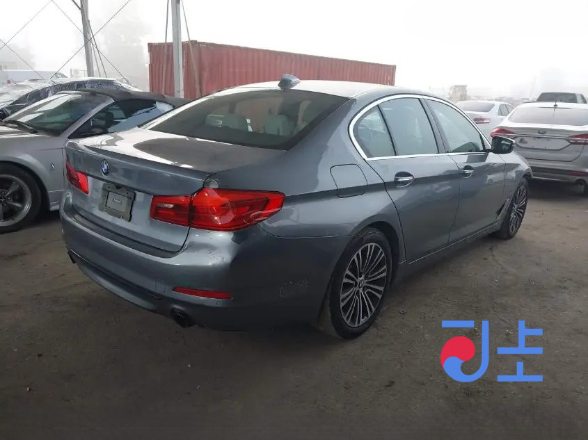 2018 BMW 5-Series 520d Gray — WBAJC3101JDB28334 - Image 4