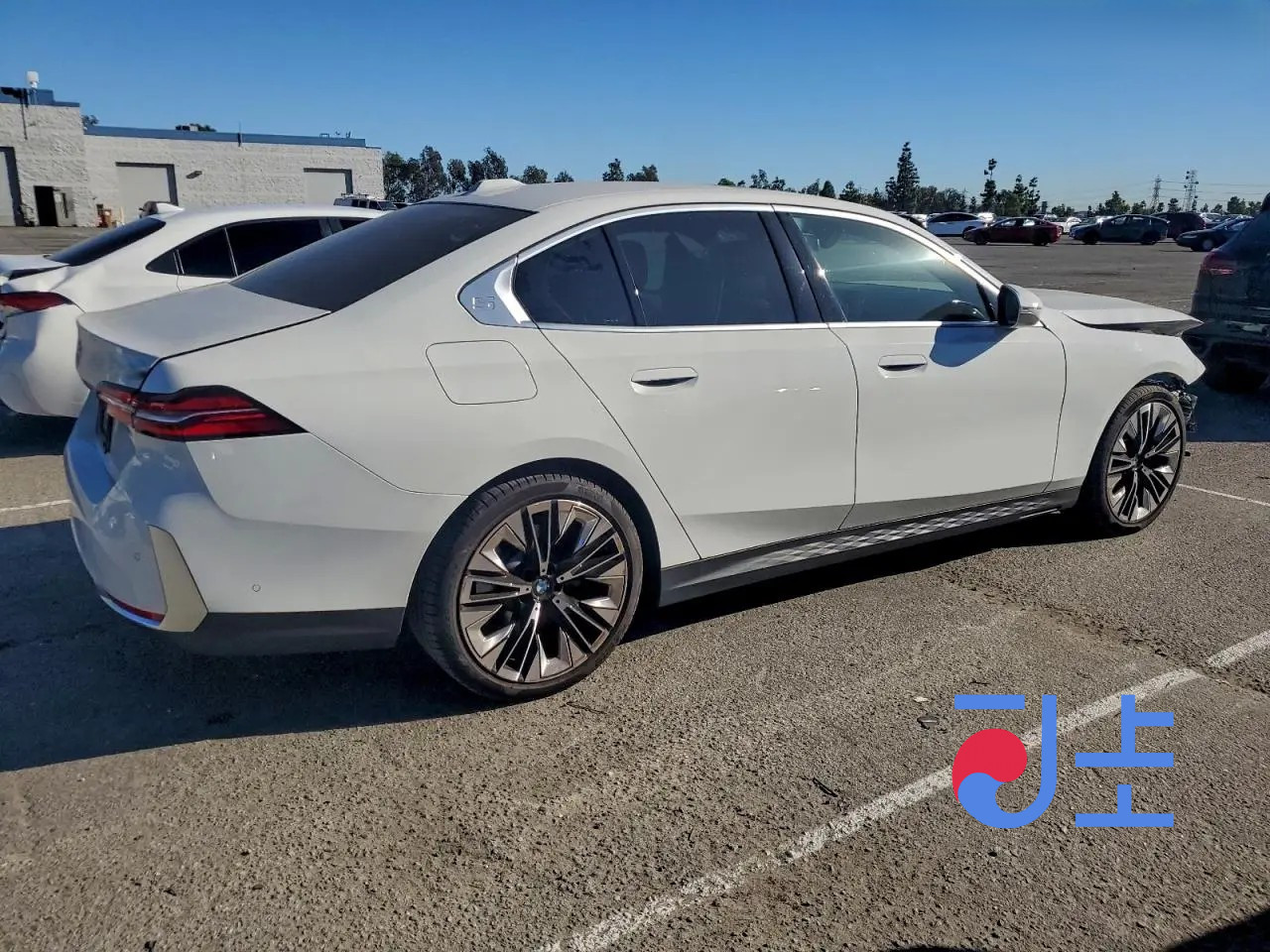 2024 BMW 520i White — WBA21FJ08RCR34584 - Image 4