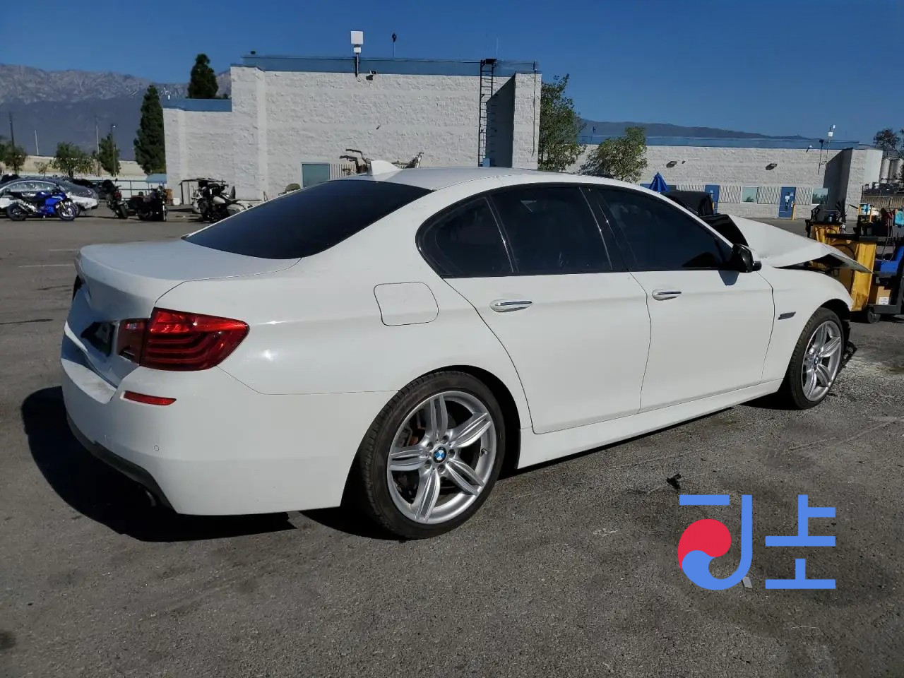 2015 BMW 5-Series 520d xDrive White — WBA5E7106FG154580 - Image 4