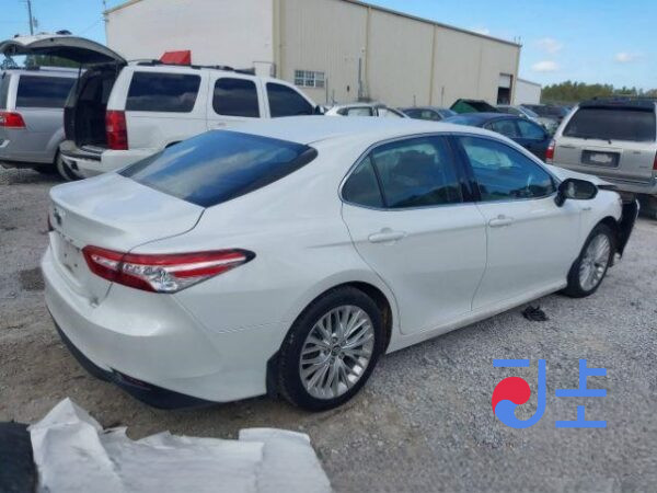 2017 Toyota Camry Hybrid White — AXVH70-1005709 - Image 4