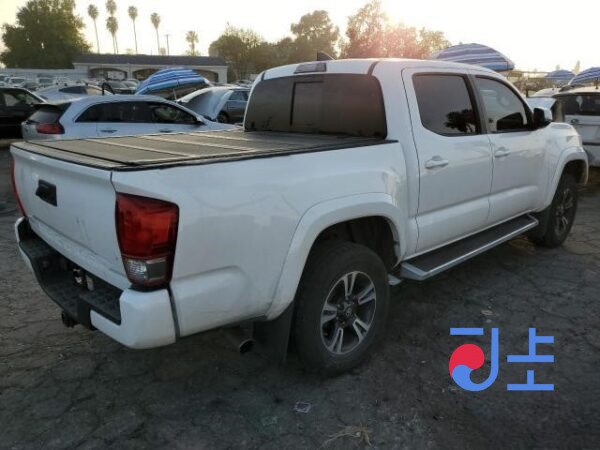 2017 Toyota Hilux White — MR0DX8CD3H0401310 - Image 4