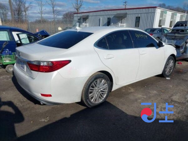 2014 Lexus ES300H White — JTHBW1GG7E2062991 - Image 4