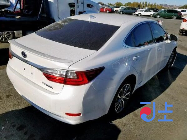 2016 Lexus ES300H White — JTHBW1GG8G2127740 - Image 4