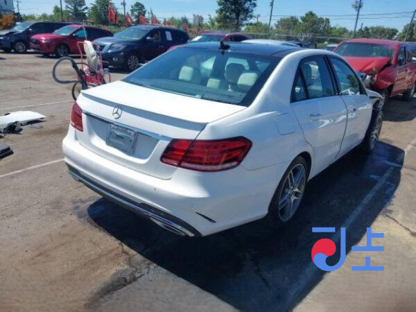 2015 Mercedes Benz E Class E220 White - WDDHF0AB9GB269619 - Image 4