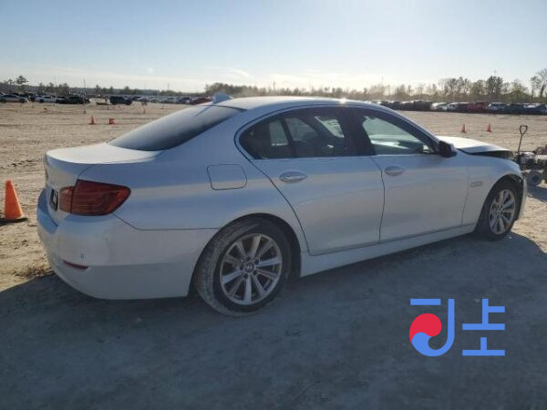2015 BMW 5-Series 520d xDrive White — WBA5E7105GG156810 - Image 4