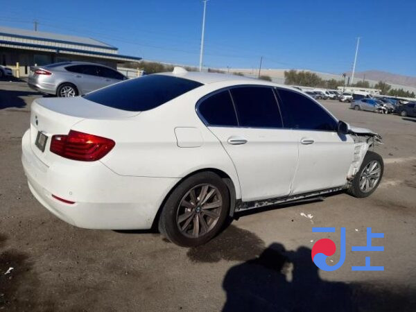 2016 BMW 5-Series 520d xDrive White — WBA5E7108GG566971 - Image 4