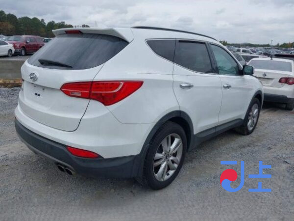 2016 Hyundai SantaFe White - KMHSW81UBGU675882 - Image 4