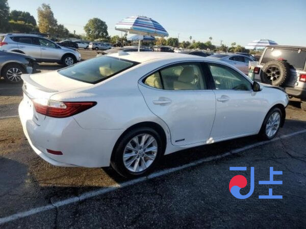 2015 Lexus ES300H White — JTHBW1GG8G2111182 - Image 4