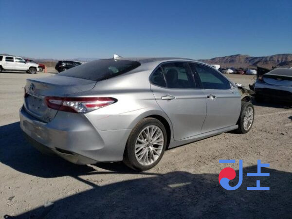2017 Toyota Camry Hybrid Silver — AXVH70-1002697 - Image 4