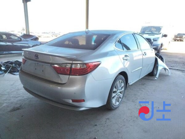 2015 Lexus ES300H Silver — JTHBW1GG1G2113744 - Image 4