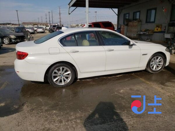 2014 BMW 5-Series 520d White — WBA5E5105FD674307 - Image 4