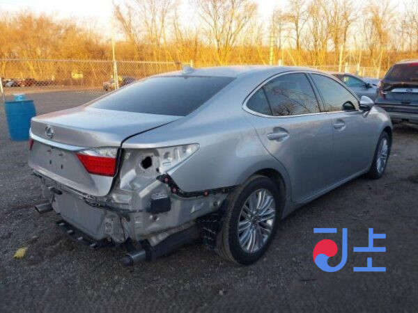 2015 Lexus ES300H Silver — JTHBW1GG9G2103284 - Image 4