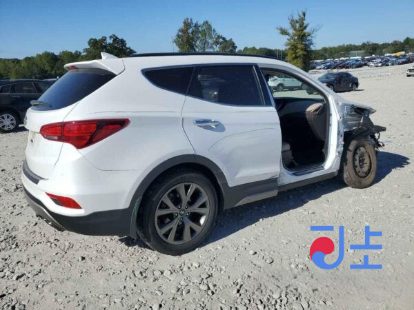 2018 Hyundai SantaFe White - KMHS381CBKU045203 - Image 4