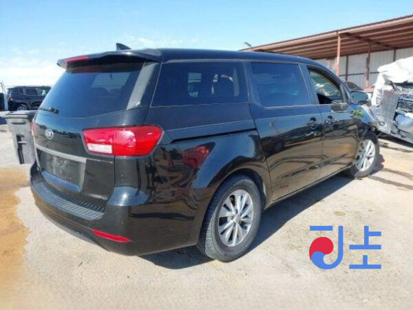 2017 Kia Carnival Black - KNAMC81ABJS360394 - Image 4