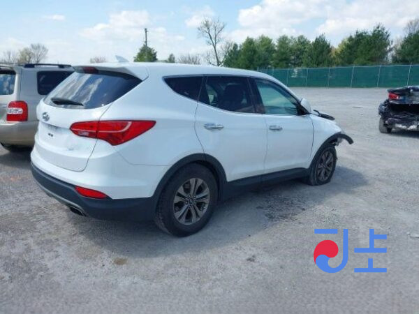 2016 Hyundai SantaFe White - KMHSW81UDHU762608 - Image 4
