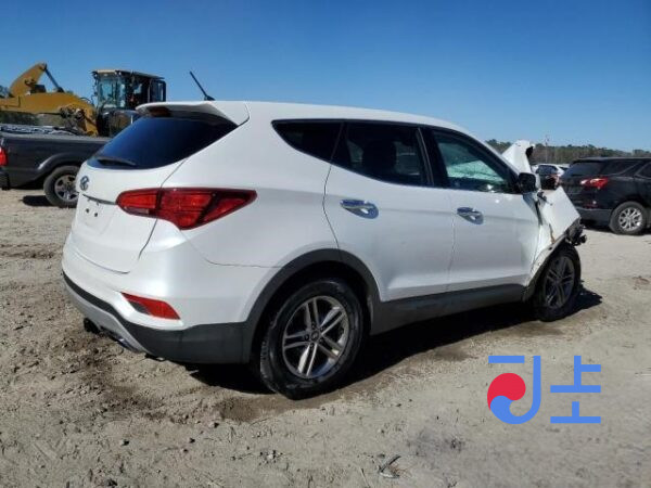 2018 Hyundai SantaFe White - KMHS581ABKU088882 - Image 4