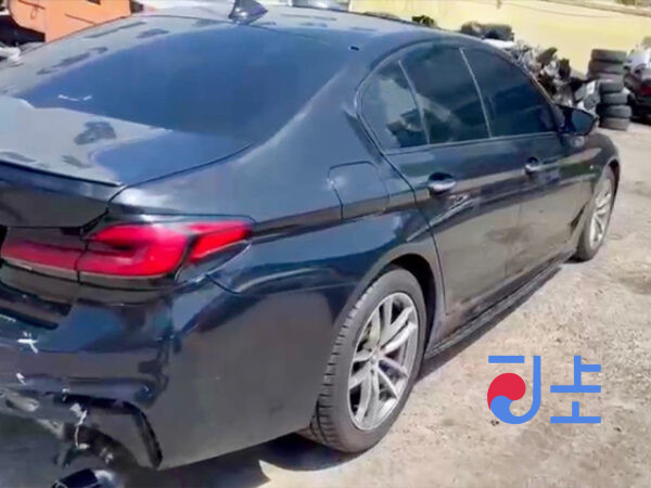 2017 BMW 5-Series 520d xDrive Black — WBAJC5104HG850639 - Image 4