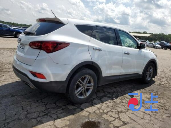 2018 Hyundai SantaFe White - KMHSW81UBJU862229 - Image 4