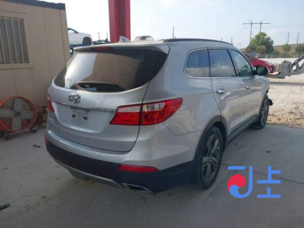 2016 Hyundai SantaFe Gray - KMHSW81UBGU686487 - Image 4
