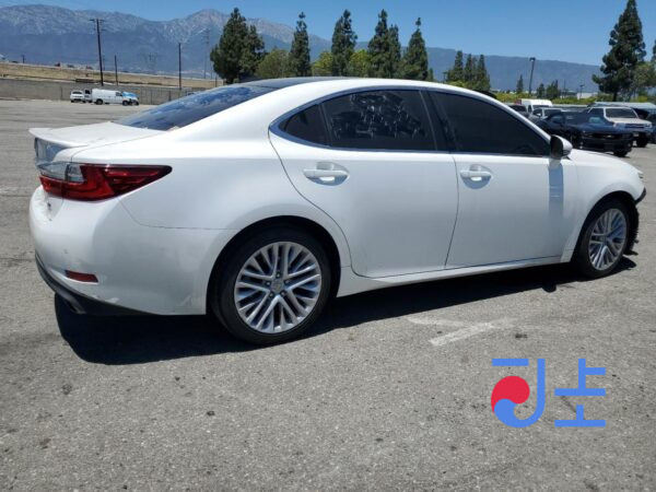 2016 Lexus ES300H White — JTHBW1GG9H2135024 - Image 4