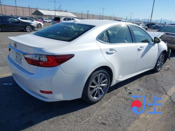 2017 Lexus ES300H White — JTHBW1GG7H2155062 - Image 4
