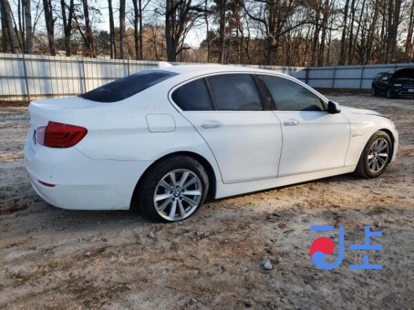 2015 BMW 5-Series 520d xDrive White — WBA5E7107FGK08954 - Image 4