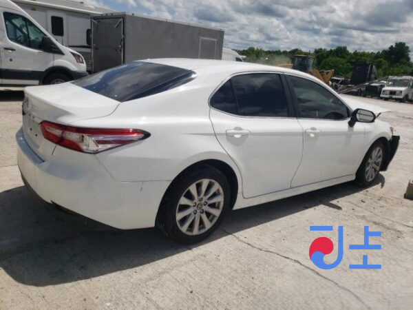 2018 Toyota Camry White — JTNB11HK1J3055750 - Image 4