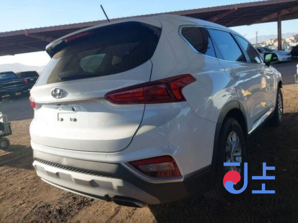 2019 Hyundai SantaFe White - KMHS581CBLU220748 - Image 4
