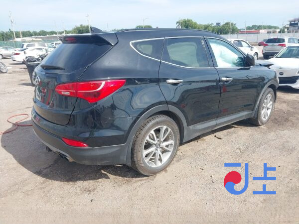 2016 Hyundai SantaFe Black - KMHSW81UBHU707480 - Image 4