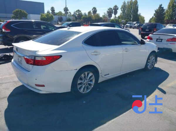 2014 Lexus ES300H White — JTHBW1GG4E2041791 - Image 4